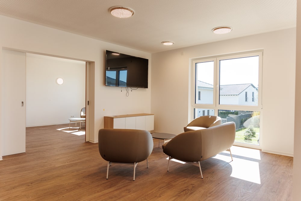 Helles barrierefreies Intensivpflege-Apartment von Main Care in Erlensee